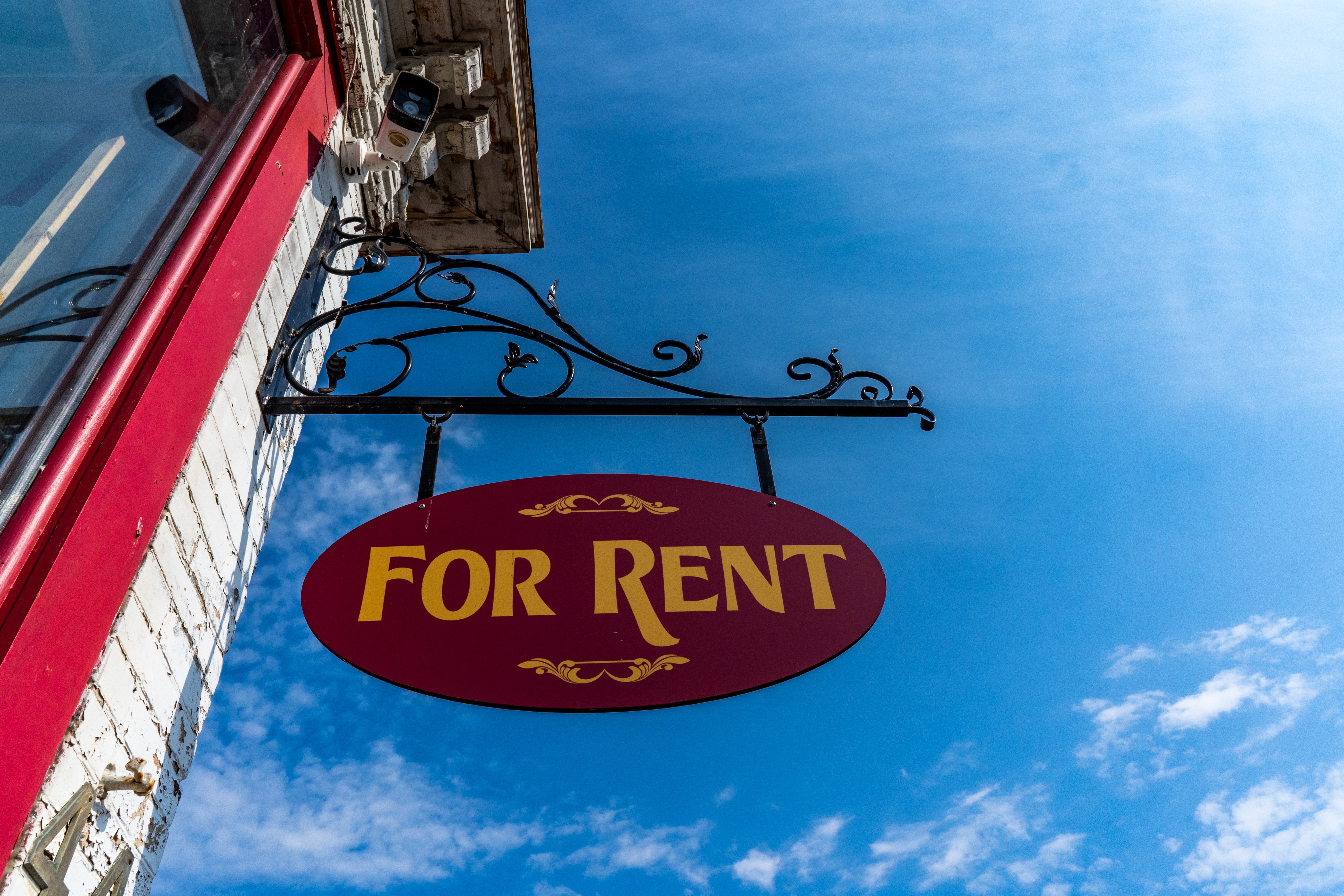 A sign that says 'For rent.'