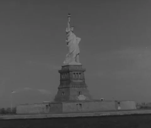Old newsreel film of the Statue of Liberty.