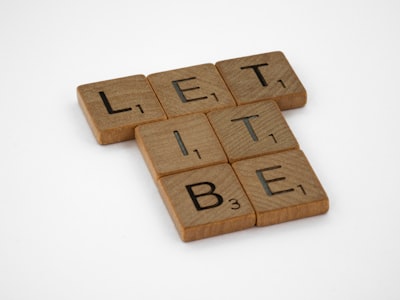 Image for Byte titled '6 useful phrasal verbs with "let" #EnglishHelp'