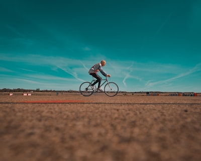 Image for Byte titled 'Should I use intrinsic or extrinsic motivation to stick to my fitness goals?'