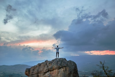 Image for Byte titled 'Need a spark for better grades in school? Reach for the top with motivational quotes! '