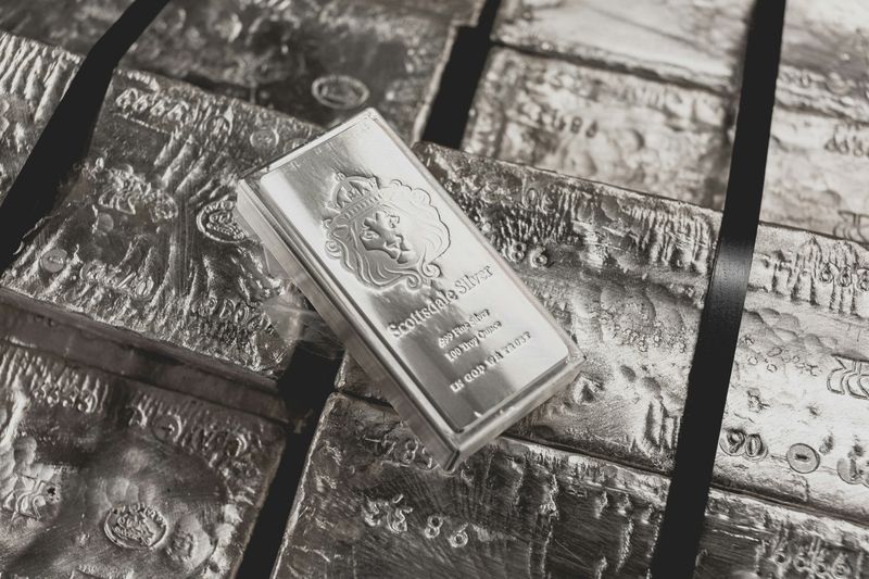 A platinum bar on top of crude platinum blocks.