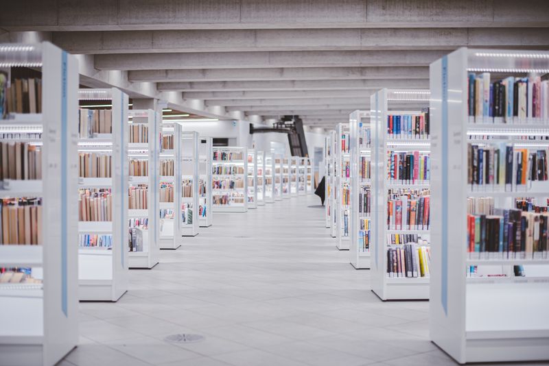 A photo of a brightly lit library. 