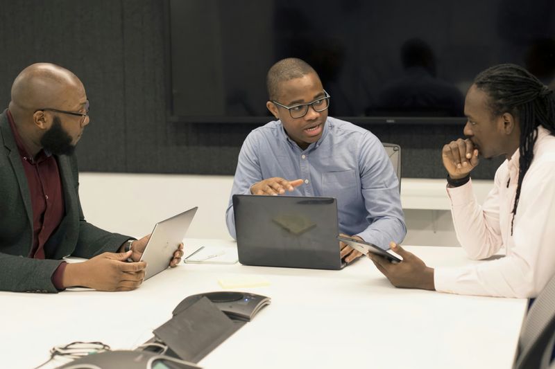 Colleagues having a discussion