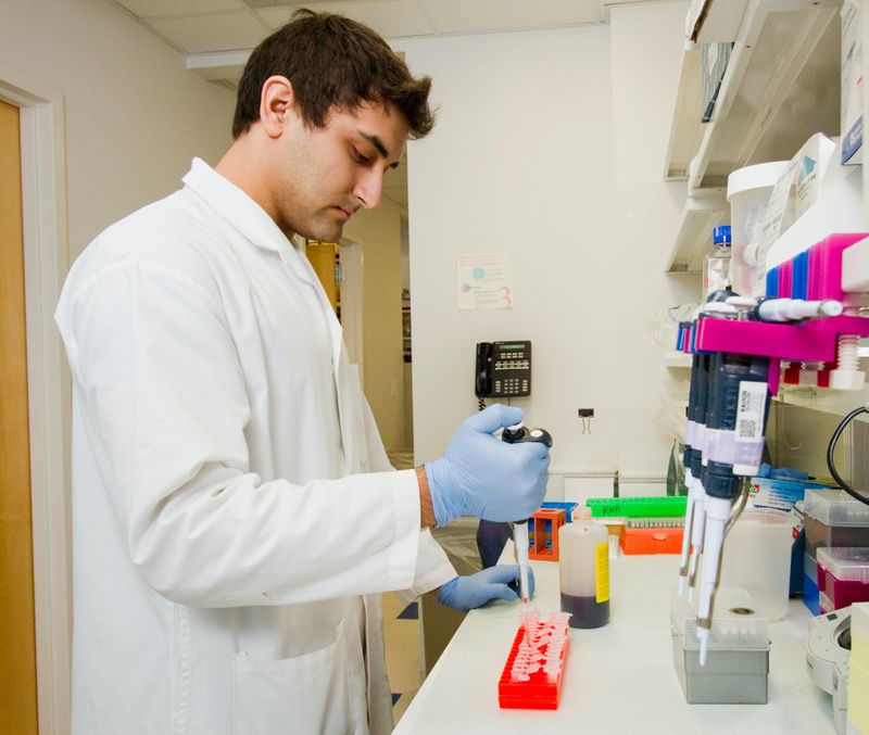 clinical laboratory scientist collecting blood samples for diagnosis and analyzing