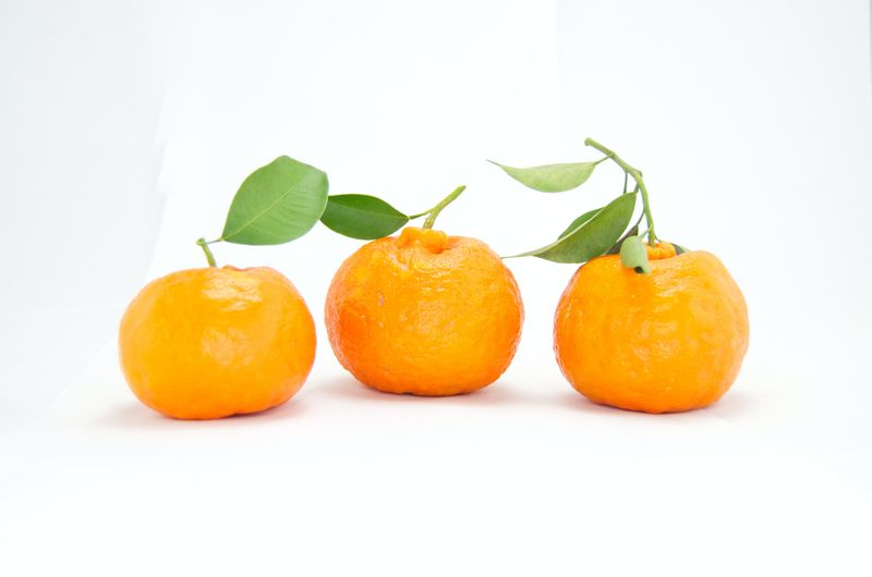 3 oranges.