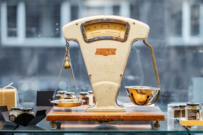 An old set of scales with two pans for samples.