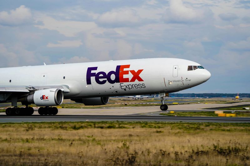 Image of an airplane with the FedEx logo 