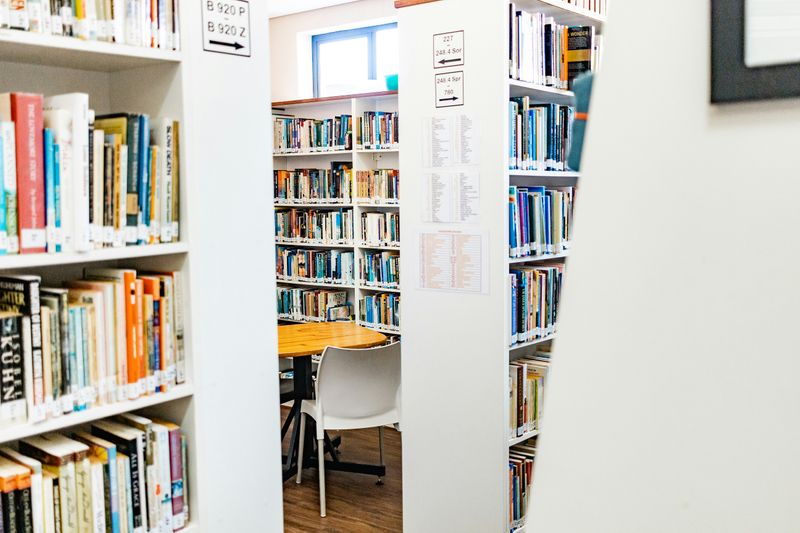 A library with book shelves.