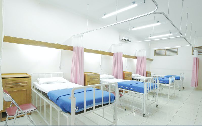 Photo of a hospital room.