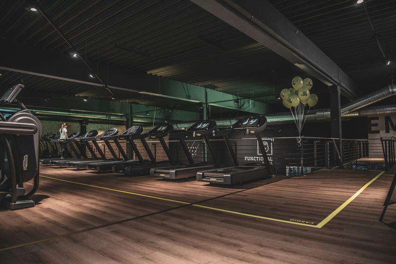 A line of treadmills in a gym.
