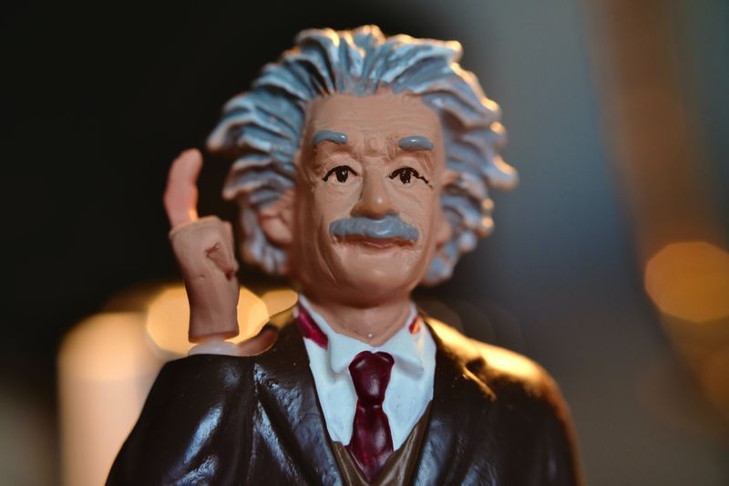 Bobblehead Einstein pointing his finger.