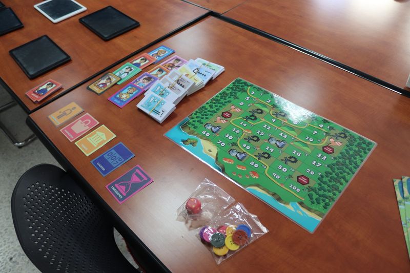 A game board and its pieces on a table.