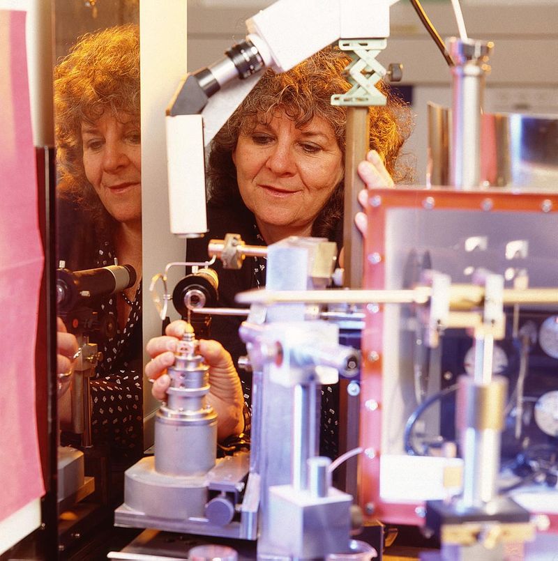 Picture of Ada Yonath, 2009 Nobel Prize in Chemistry winner, working in her lab.