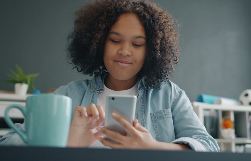 A woman using a cellphone.