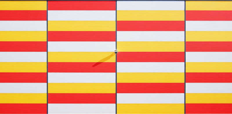 Repeating pattern of stripes: yellow, red, white.