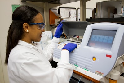 Image for Byte titled 'How do I become a medical technician (aka "med tech")?'