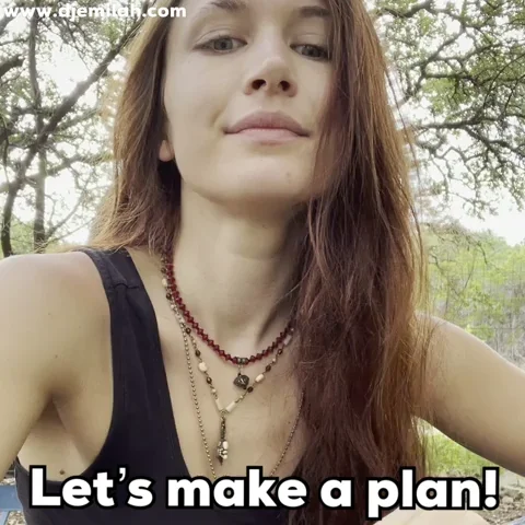 Young woman saying 'Let's maks a plan!'