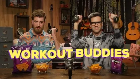 Two podcasters lift weights together. The text reads: 