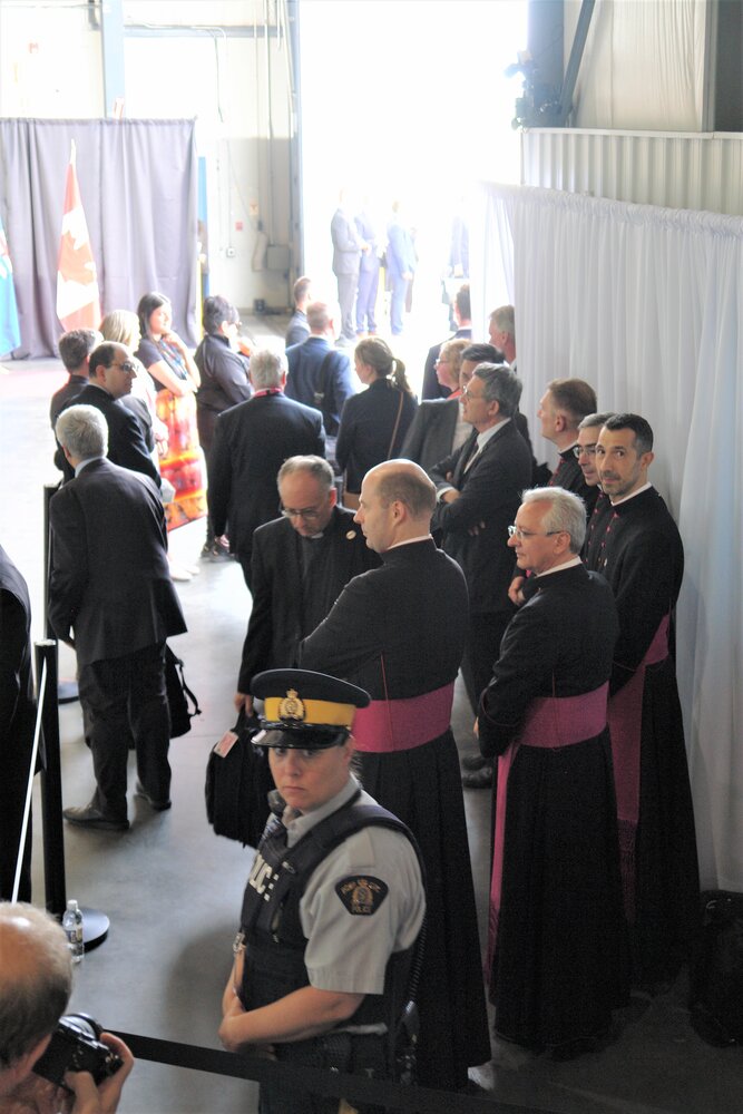 L'arrivée du pape François a entrainé une forte présence policière ainsi que celle d’évêques et de cardinaux provenant du monde entier. Crédit : Vienna Doell