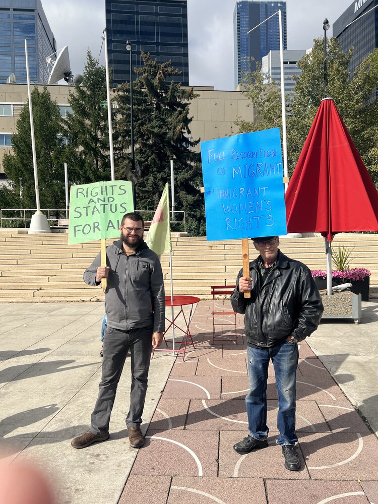 Jeremy Abbott et Brian Hunter, tous deux fiers membres du Parti communiste du Canada (marxisteléniniste). De nombreux manifestants ont affirmé être associés à ce parti. Crédit : Isaac Lamoureux