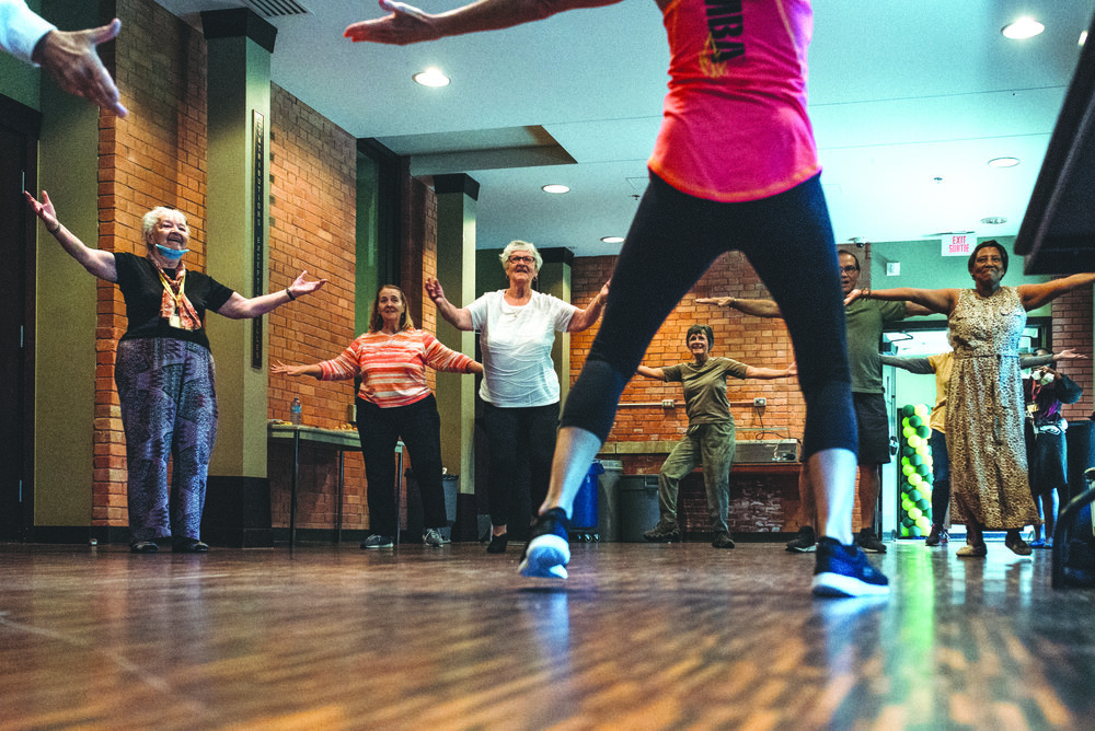 Les aînés qui participent à la Zumba lors de Vivre actif. Crédit : Courtoisie