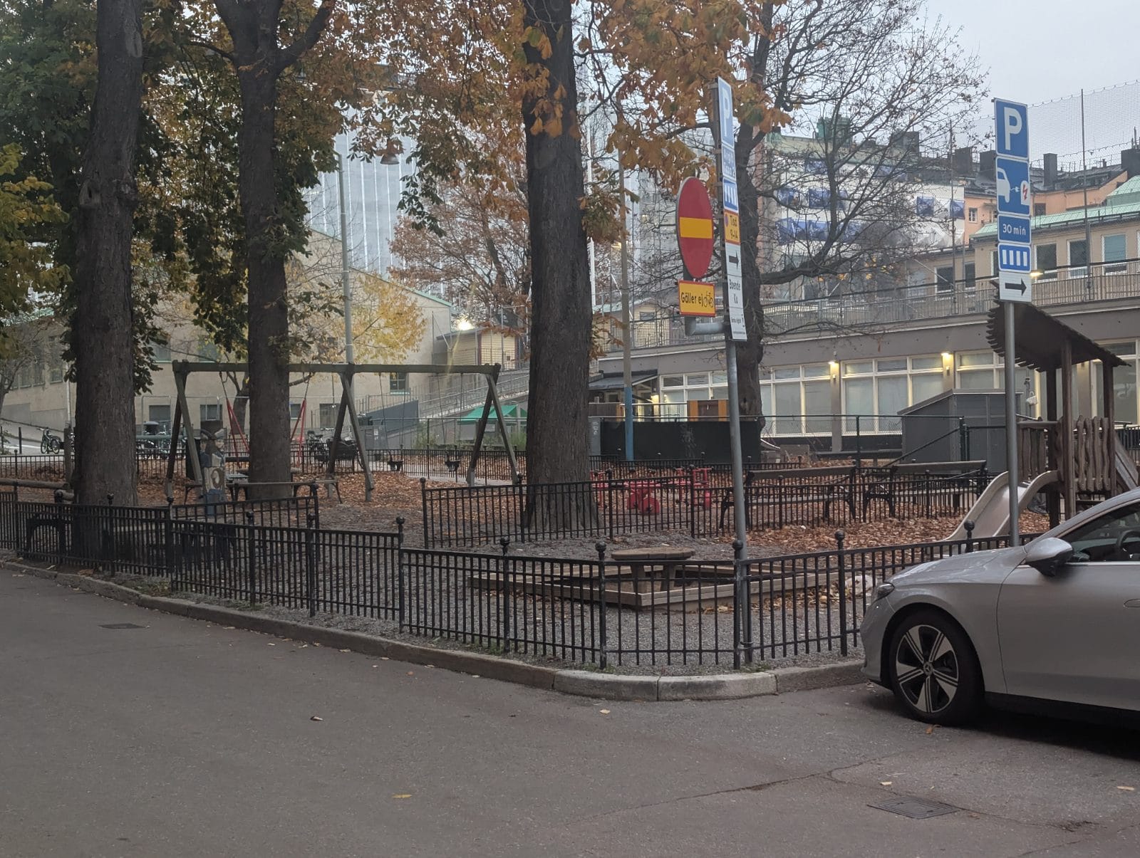 Kungsholms hamnplans lekplats – bild 1 av 2