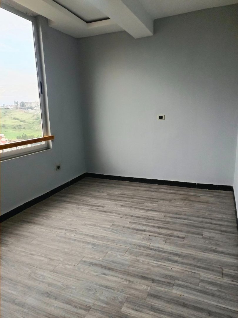 Beautiful 3 Bedroom Apartement for rent in Semit 72 thumbnail 5