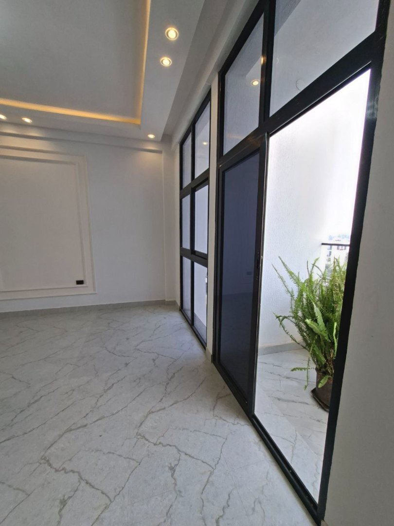 Luxury house  thumbnail 5