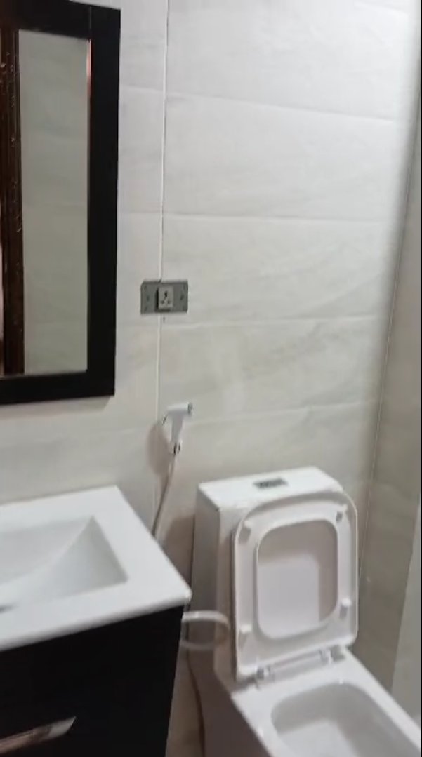 3 bedroom apartment  thumbnail 6