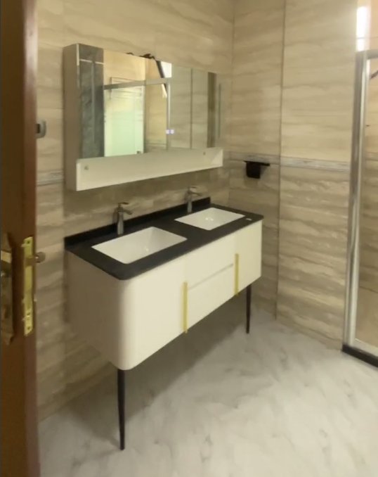 Spacious 5 bedroom apartment on the 2nd floor in Ayat 49 Area thumbnail 6