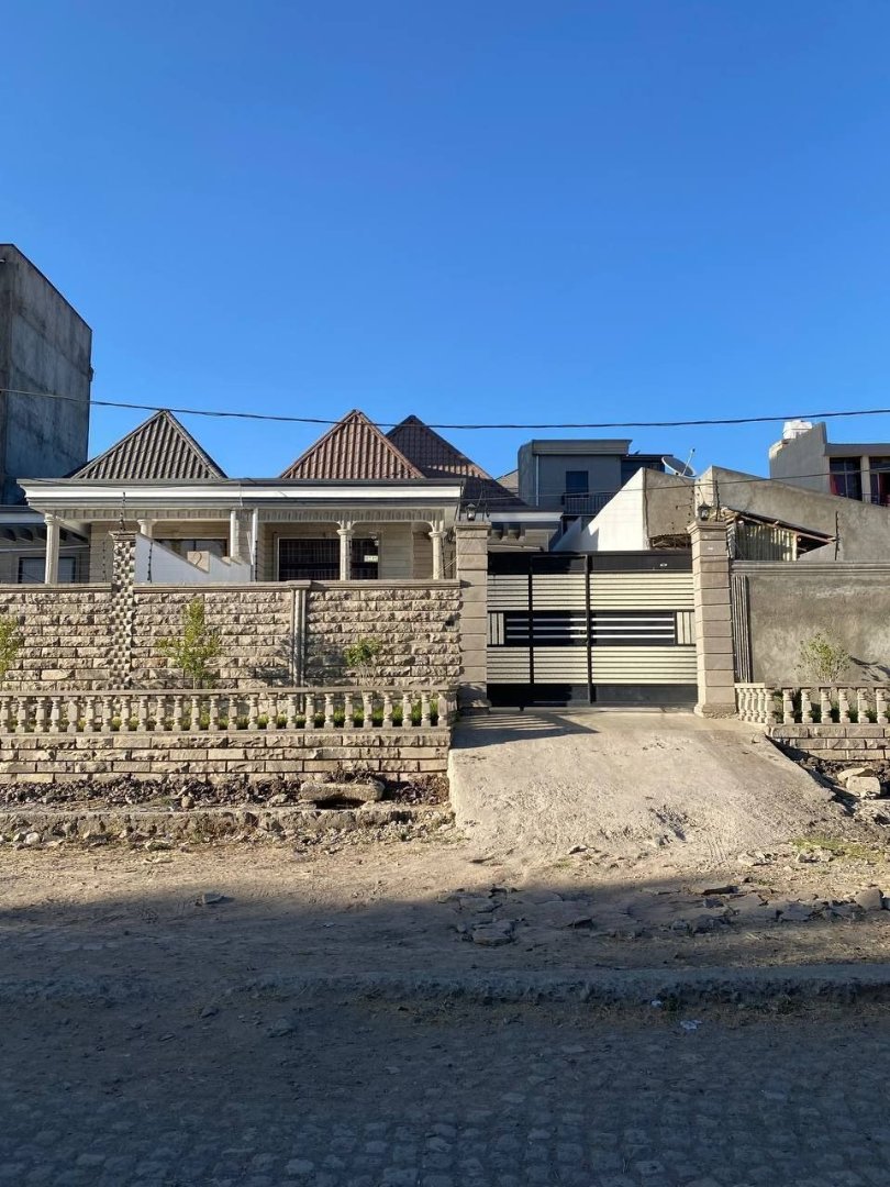 Modern villa house for urgent sale in Summit Area, close to the main asphalt road.