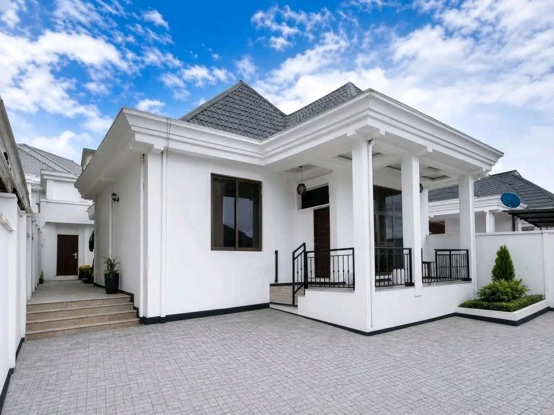 Very modern villa house for urgent sale in Yerer Alemayehu Building Area.