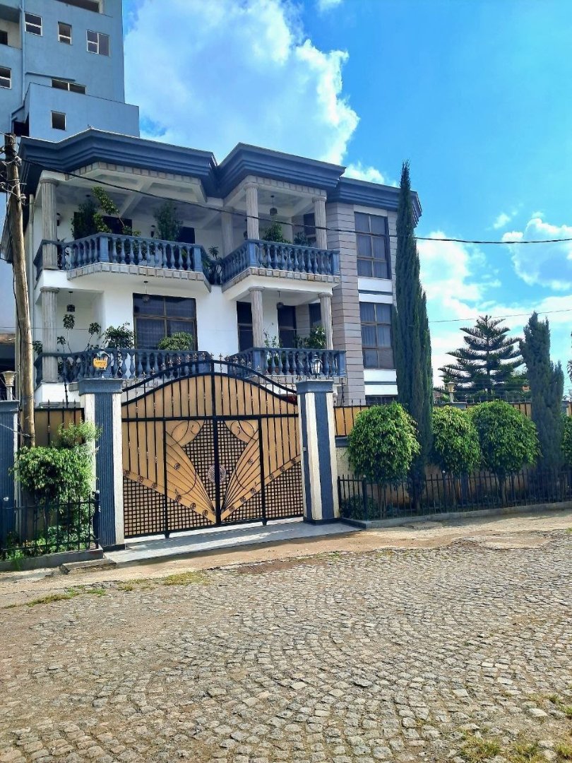 Beautiful modern G+2 house in Ayat Area, with additional G+1 service house.