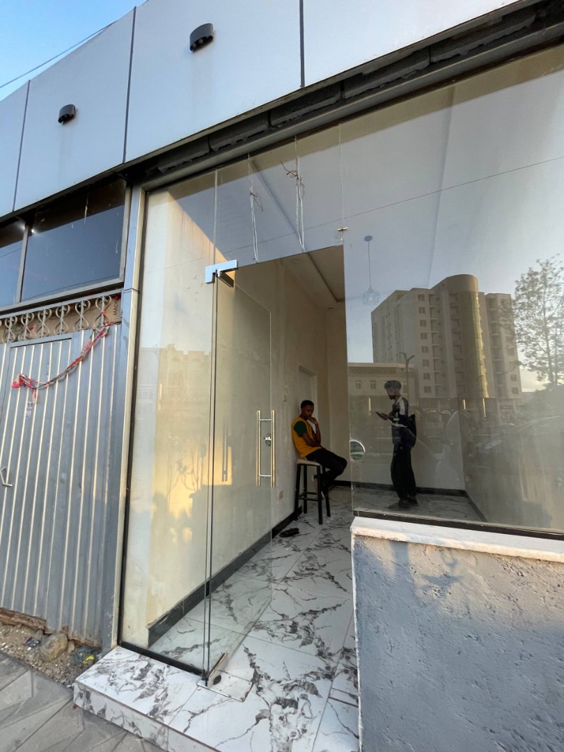 Shop for rent in Gerji.