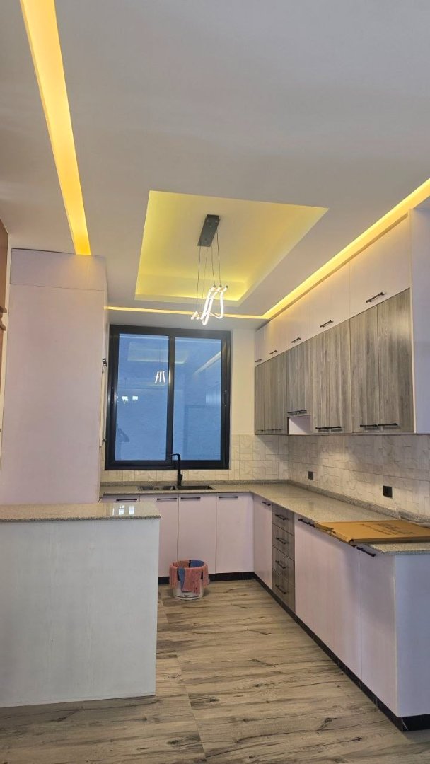 Luxury G+2 House for Sale in 22 thumbnail 5
