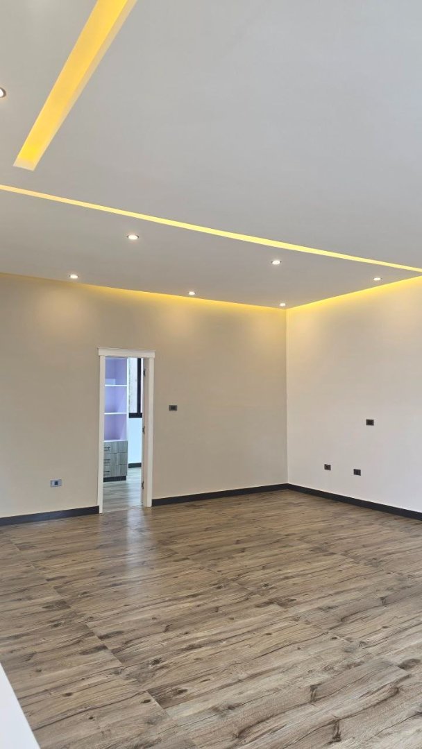Luxury G+2 House for Sale in 22 thumbnail 6