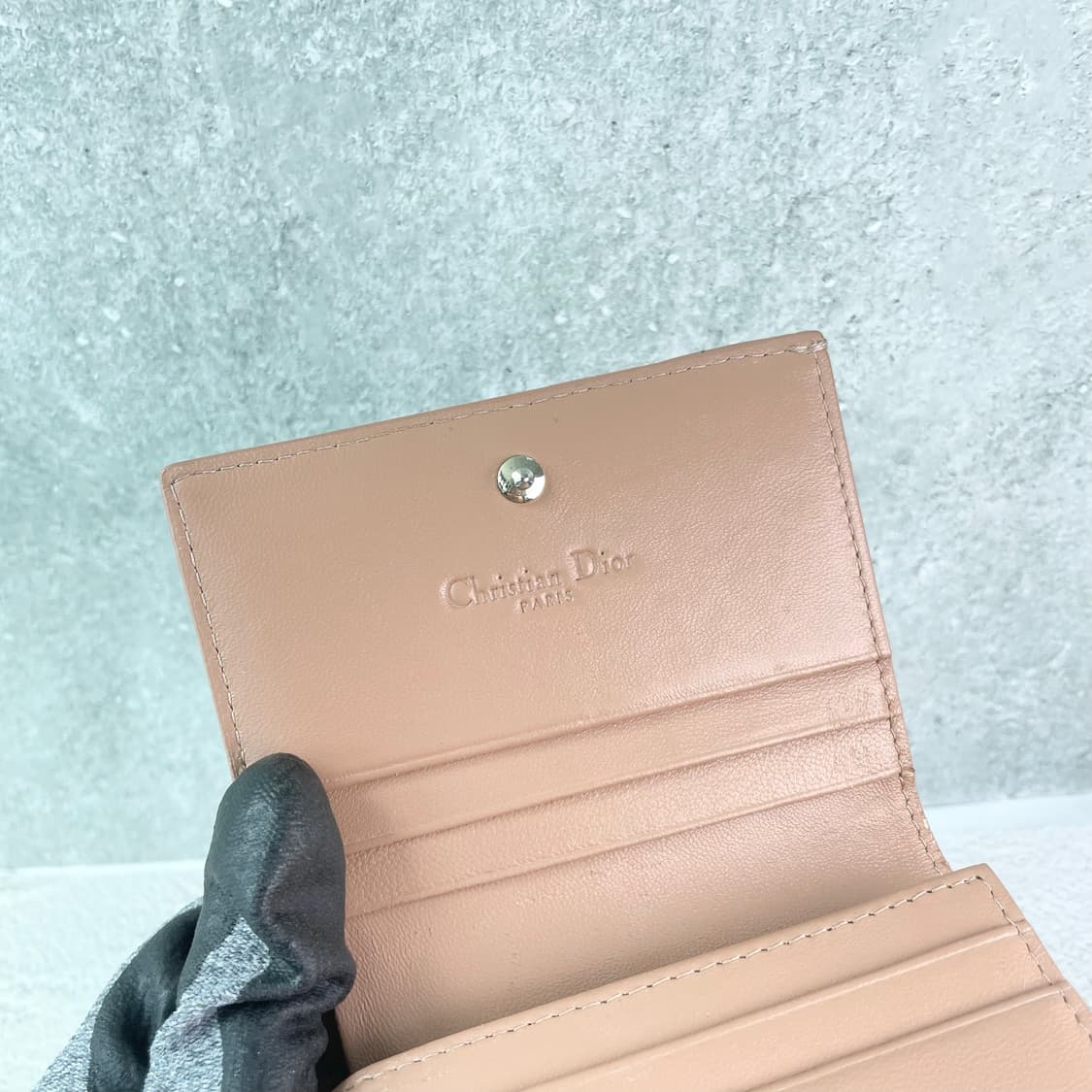 디올 디올 레이디 디올 아코디언 카드지갑 피치 페이턴트 풀구성 A급 8
