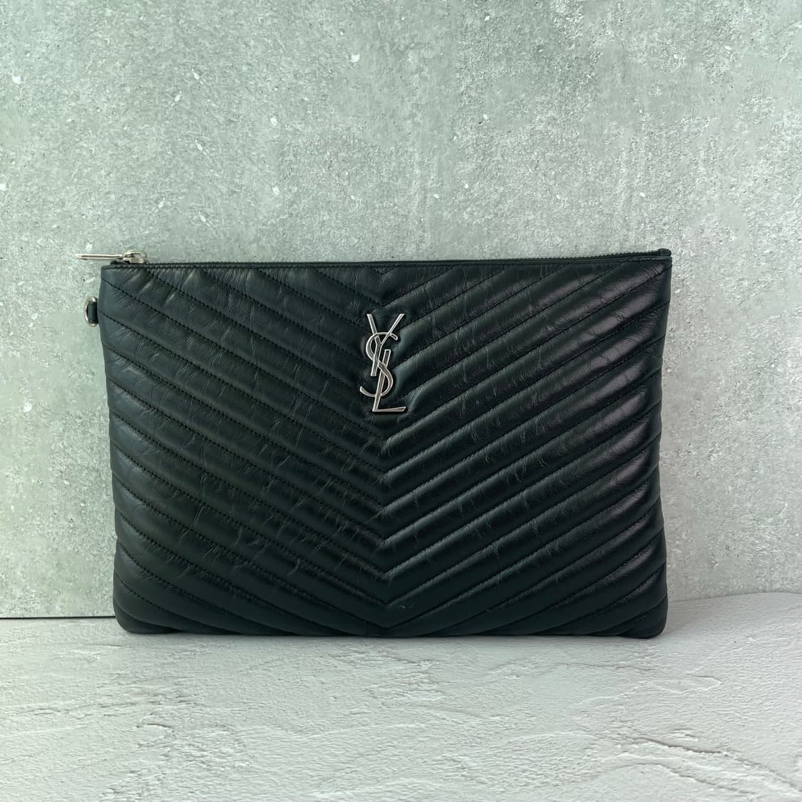 생로랑 생로랑 YSL 모노그램 쉐브론 클러치 블랙 은장 A급