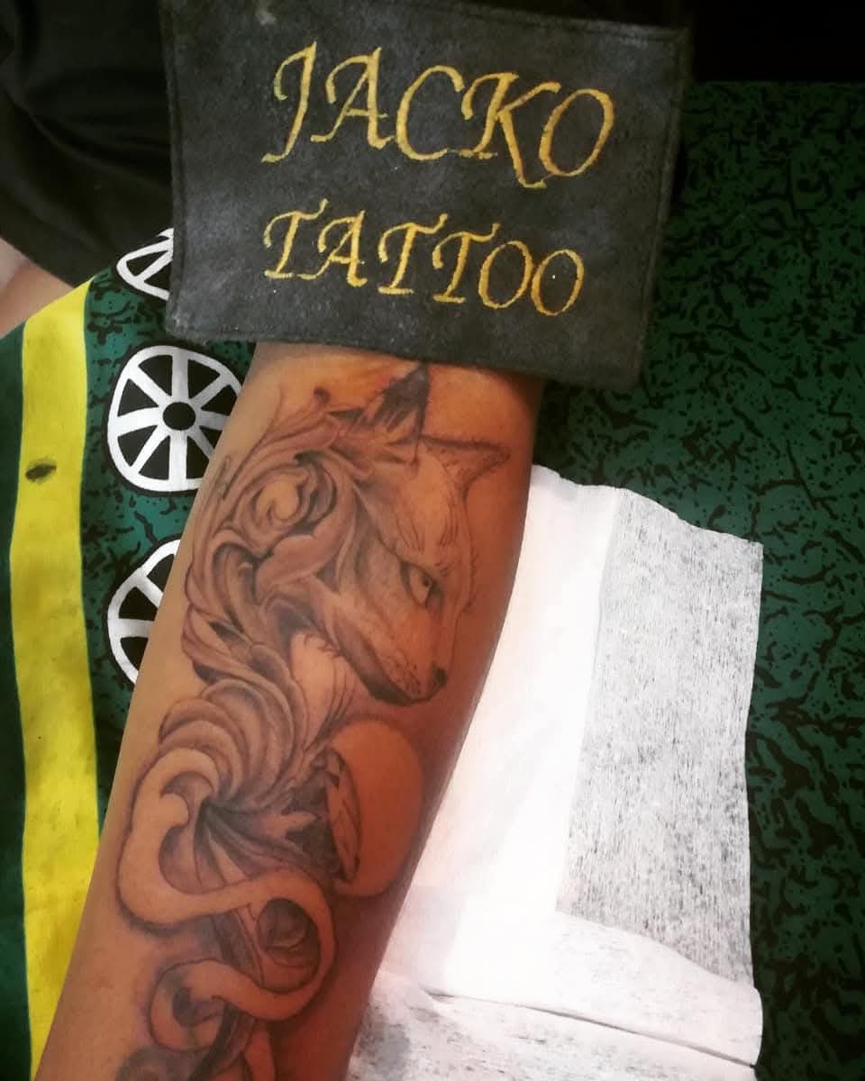 Realism tattoo session