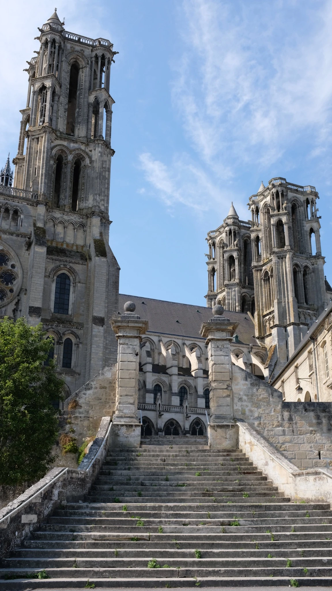 Évasion à Laon : Un Rêve Médiéval à 1h30 de Paris