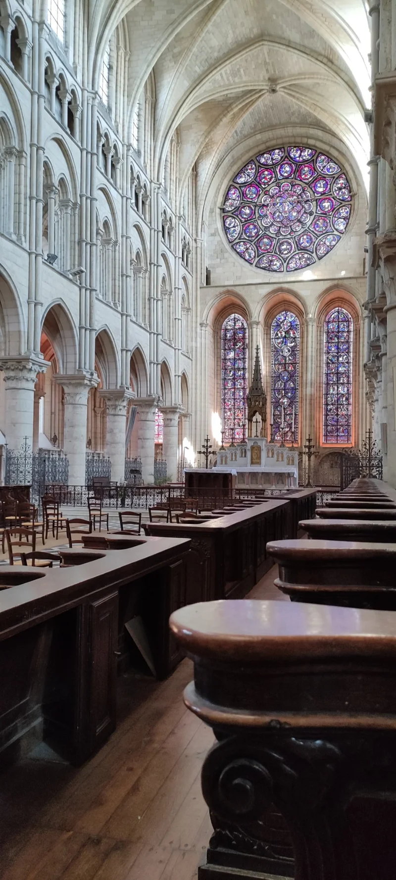 Cathédrale de Laon : Le Guide Ultime de ses Secrets et son Histoire