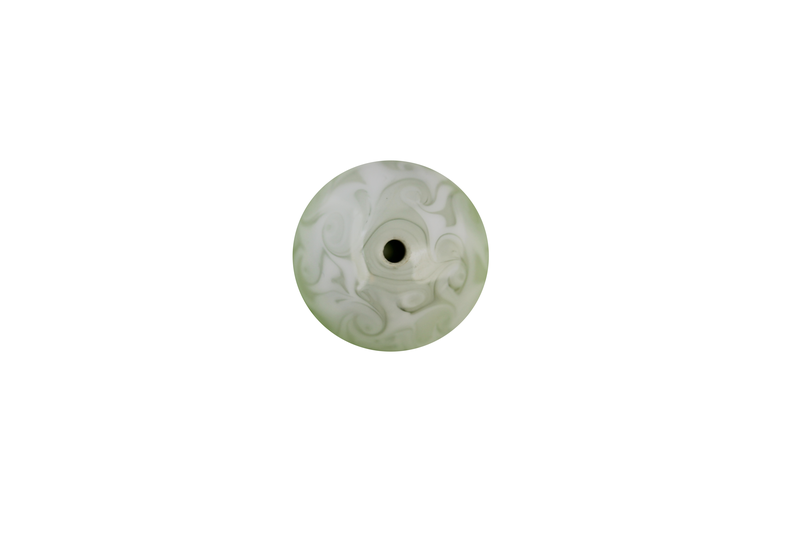 Perle en verre d'artisan - ronde - blanc / vert