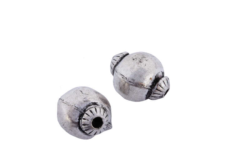 Perle ronde en métal argent d'Inde - unie une ligne de haut en bas 2 cabochons au niveau des trous x 2