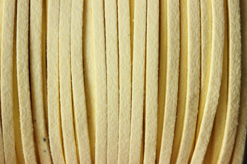 Cordon en daim - 1,4 mm / 3 mm - jaune - par 1 mètre