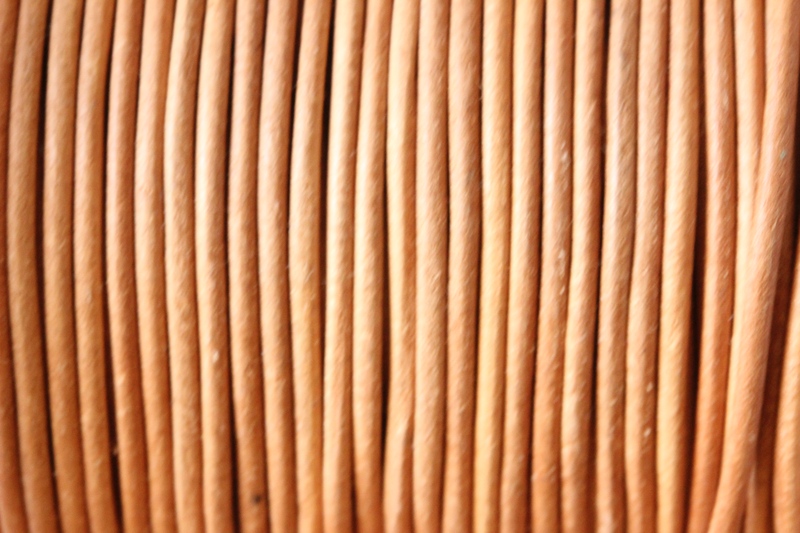 Cordon cuir rond - 2 mm - naturel - par 1 mètre