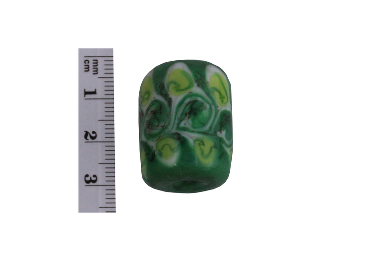 Perle en verre d'artisan - cylindre - vert feuille verte et blanche