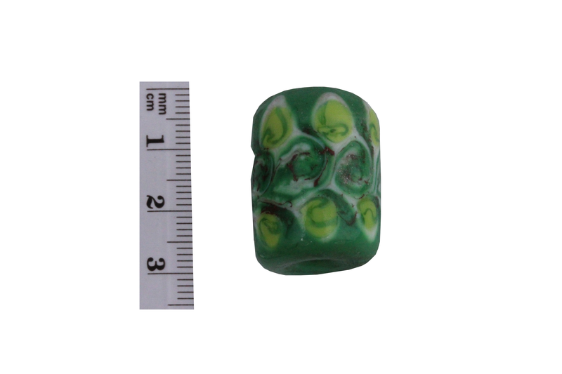 Perle en verre d'artisan - cylindre - vert feuille verte et blanche