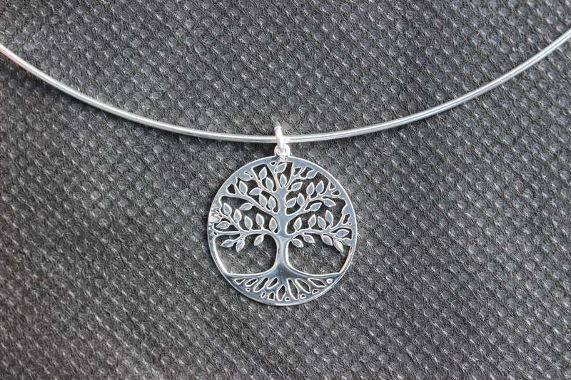 Médaillons rond avec un joli arbre sytilisé - en argent 925