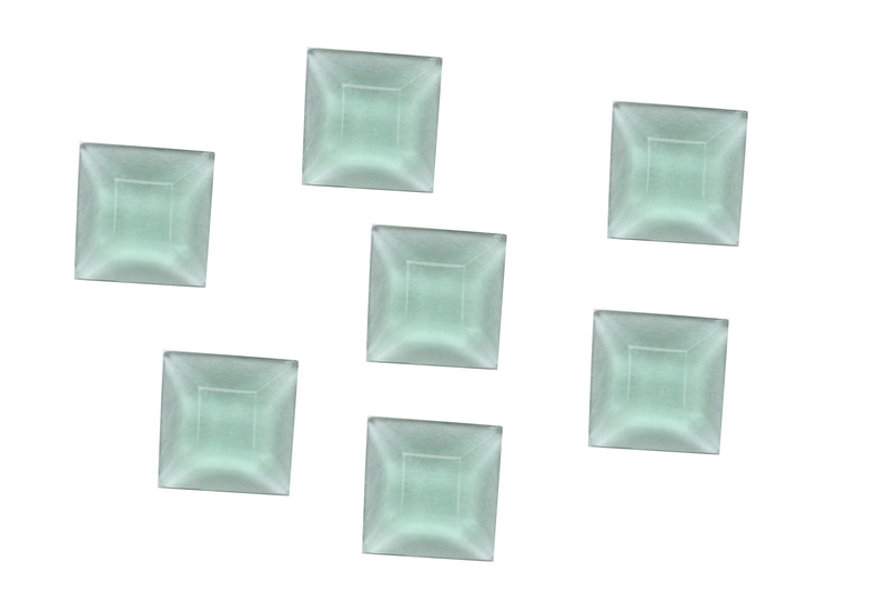 Cabochon en verre carré facetté vert d'eau